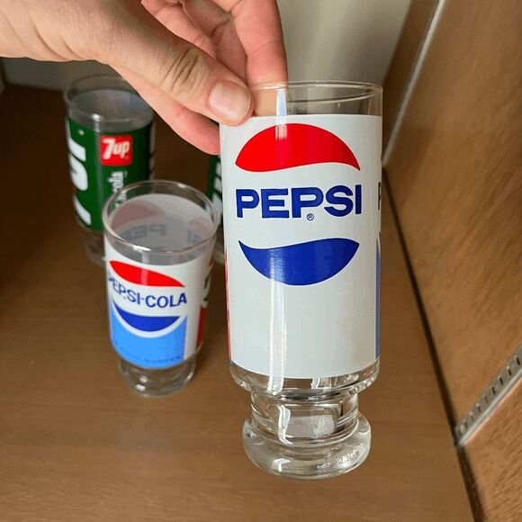 Set of 4 Vintage 1970s Pepsi & 7UP Logo Glasses – Retro Soda Advertising - Picture 4 of 8